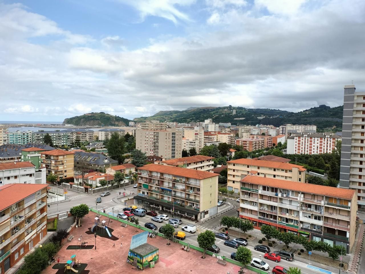 Vista exterior de Pis en venda en Laredo amb Terrassa