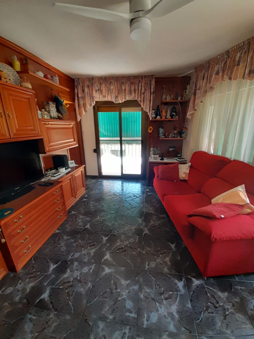 Sala d'estar de Pis en venda en L'Hospitalet de Llobregat amb Calefacció i Balcó