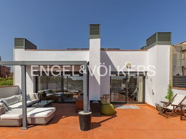 Attico con balcone in vendita a Carrer de l'Estrella