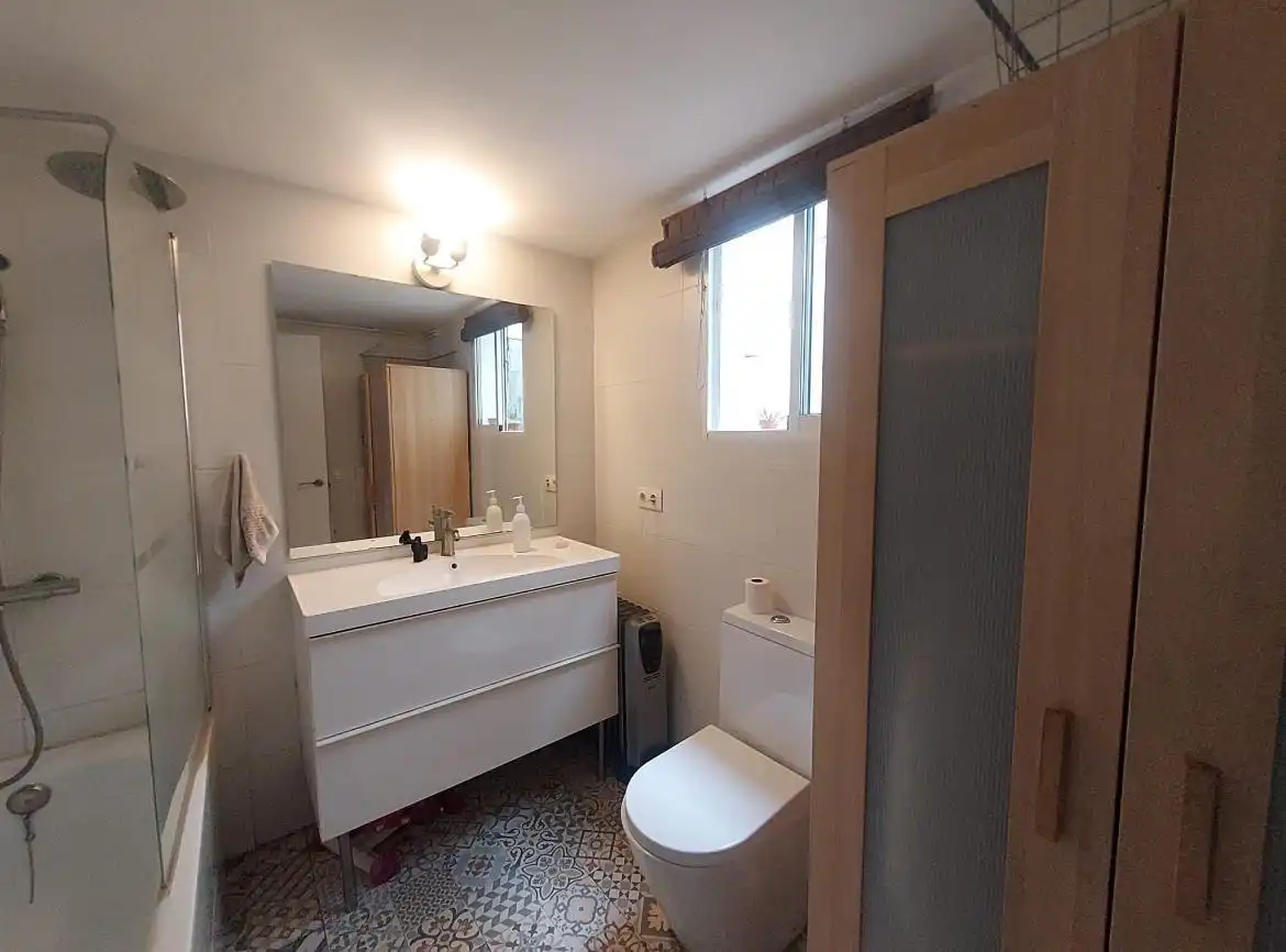 Bathroom of Houses for sale in Barcelona  with Air Conditioner, Heating and Parquet flooring