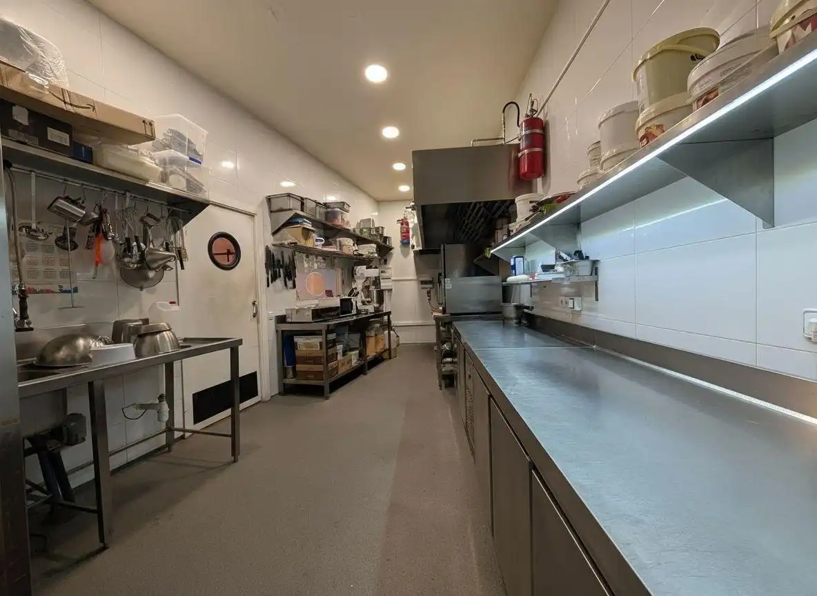 Cocina de Local de alquiler en El Papiol