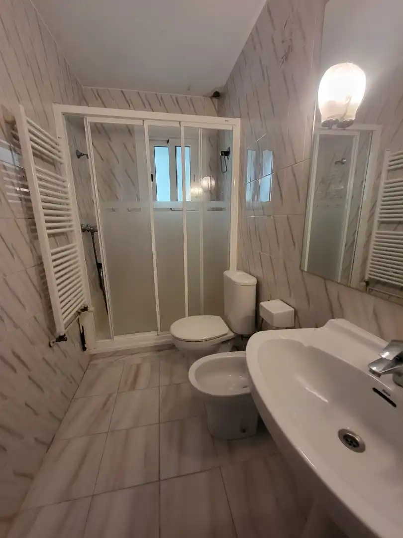 Badezimmer von Wohnung zum Verkauf in Pineda de Mar mit Balkon