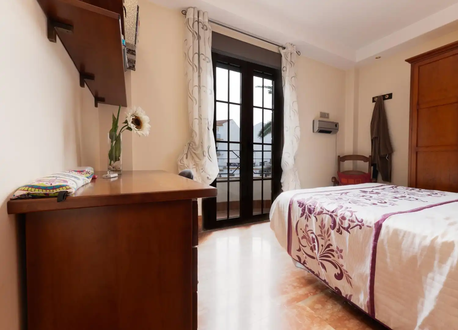 Dormitori de Casa adosada en venda en Ronda amb Aire condicionat, Calefacció i Jardí privat