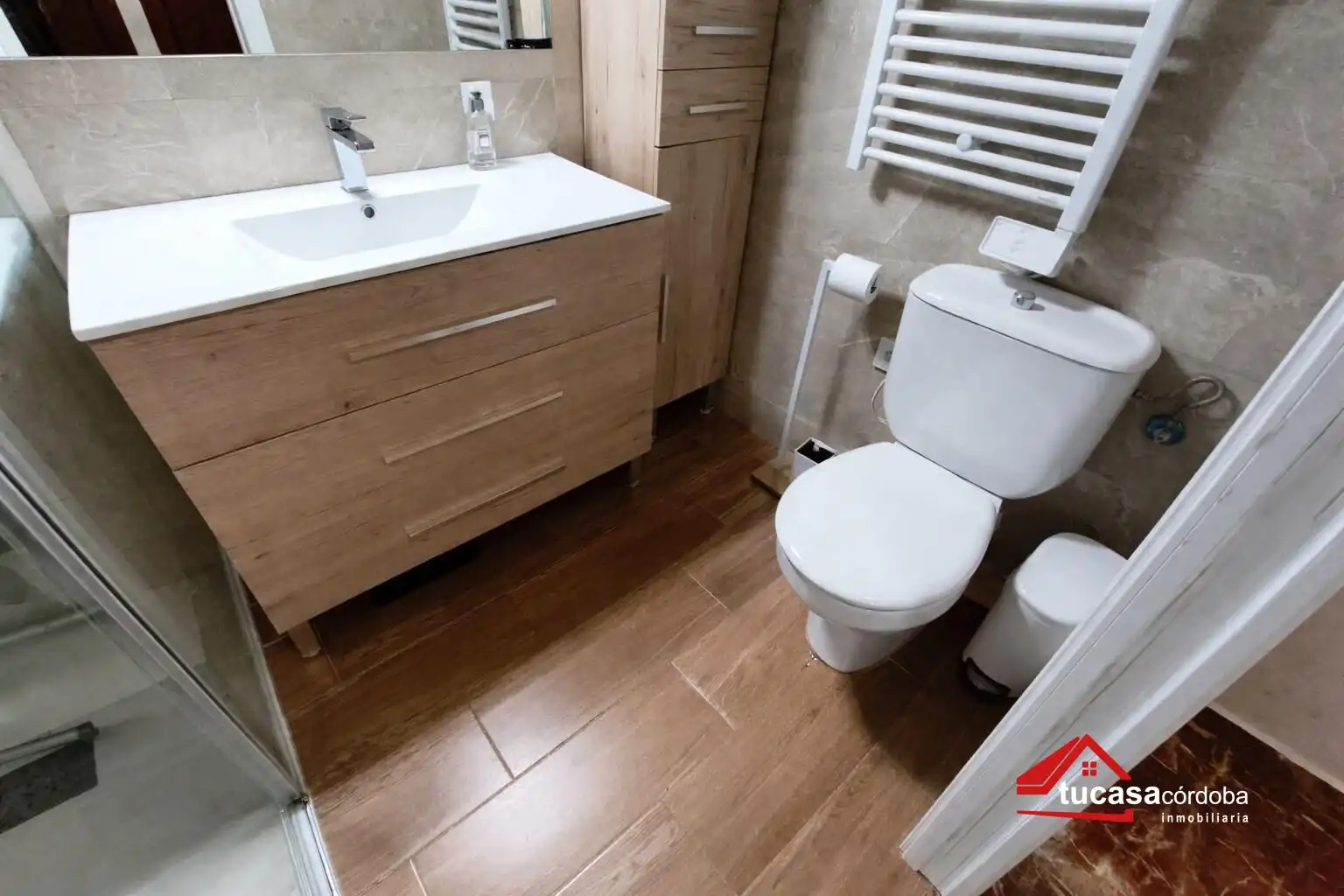 Bathroom of Flat for sale in Córdoba  with Air Conditioner and Storage room