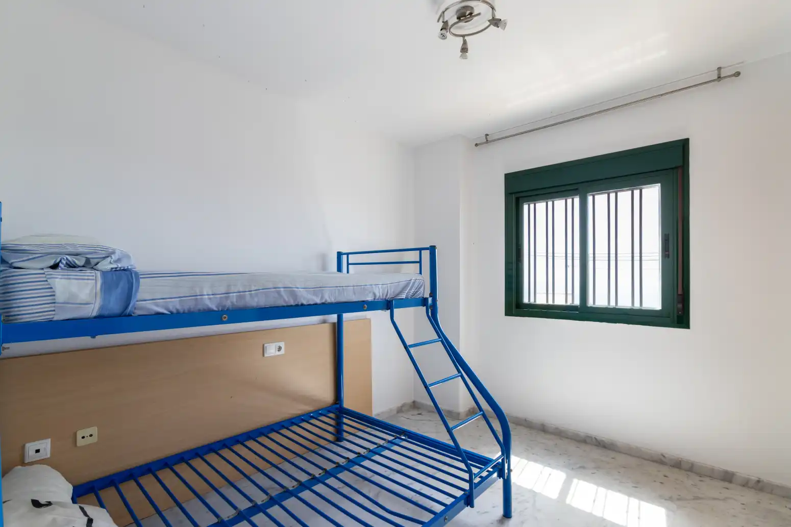 Habitación de Piso en venta en Benalmádena con Aire acondicionado, Calefacción y Jardín privado