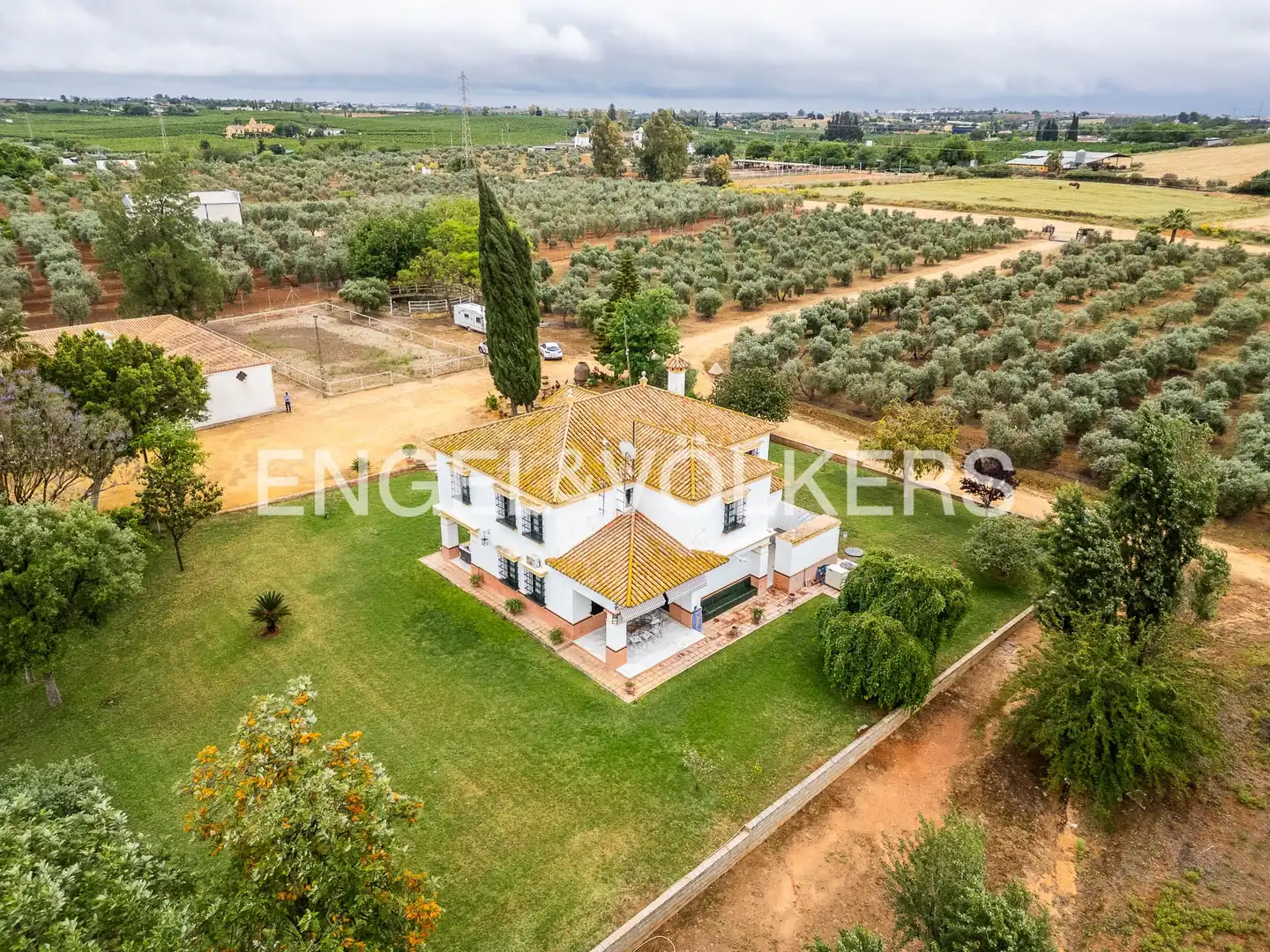 Casa rústica amb terrassa en venda a Mairena del Alcor, imagen 3