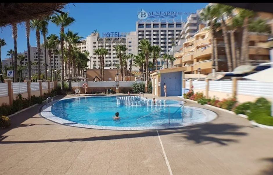 Piscina de Apartament en venda en Oropesa del Mar / Orpesa amb Aire condicionat, Terrassa i Alarma