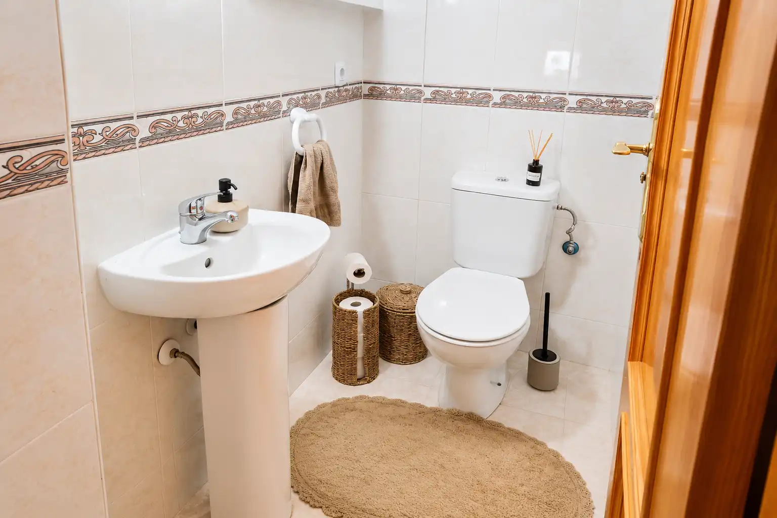 Baño de Casa o chalet de alquiler en Torrevieja con Aire acondicionado, Calefacción y Trastero