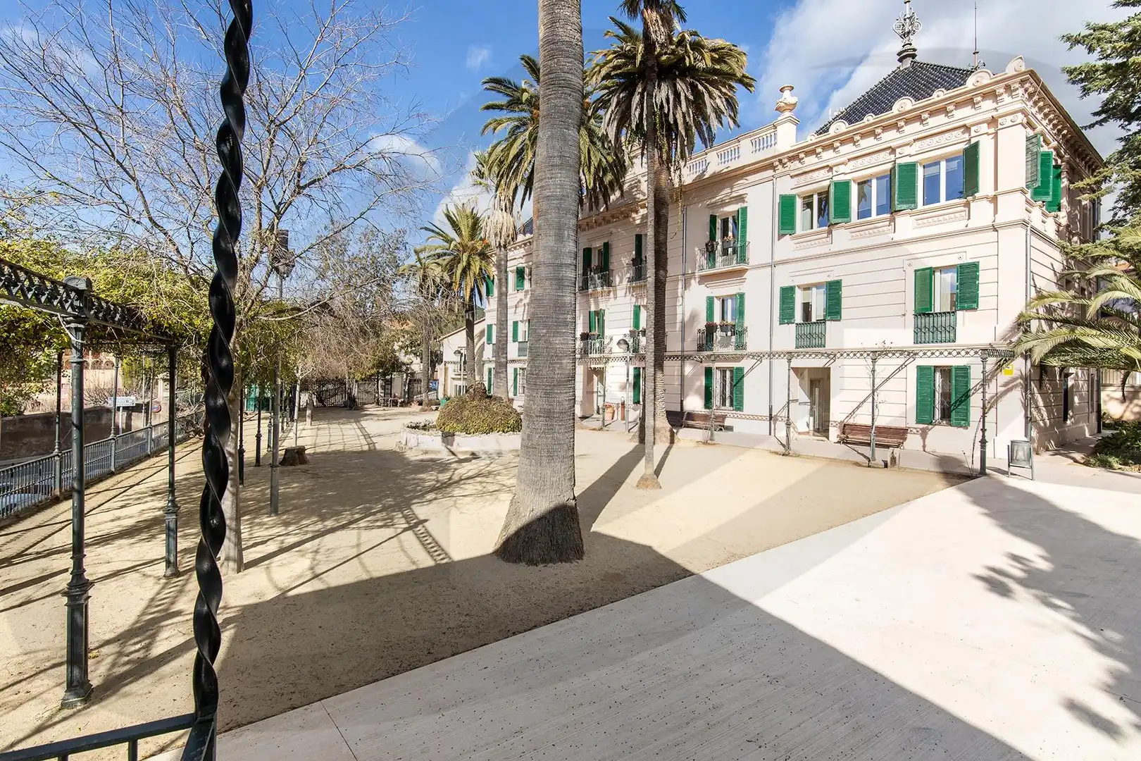 Vista exterior de Casa o xalet en venda en Castellar del Vallès amb Aire condicionat, Calefacció i Traster