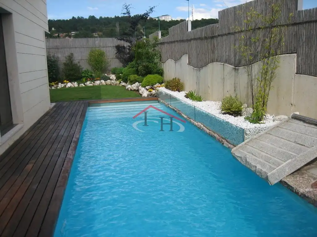 Xalet amb piscina en venda a CORTES DE LEON
