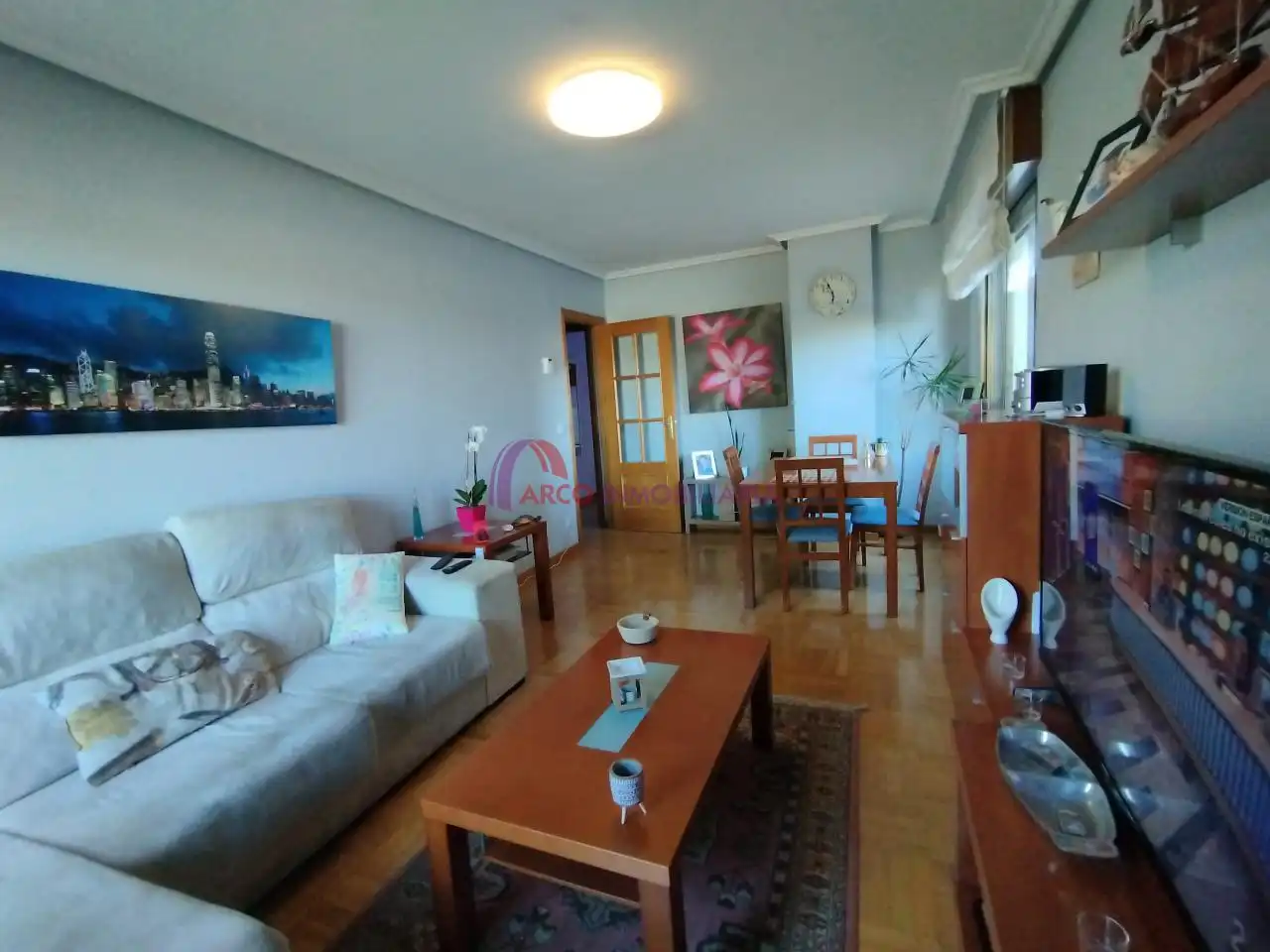 Sala d'estar de Apartament en venda en Burgos amb Calefacció, Parquet i Traster