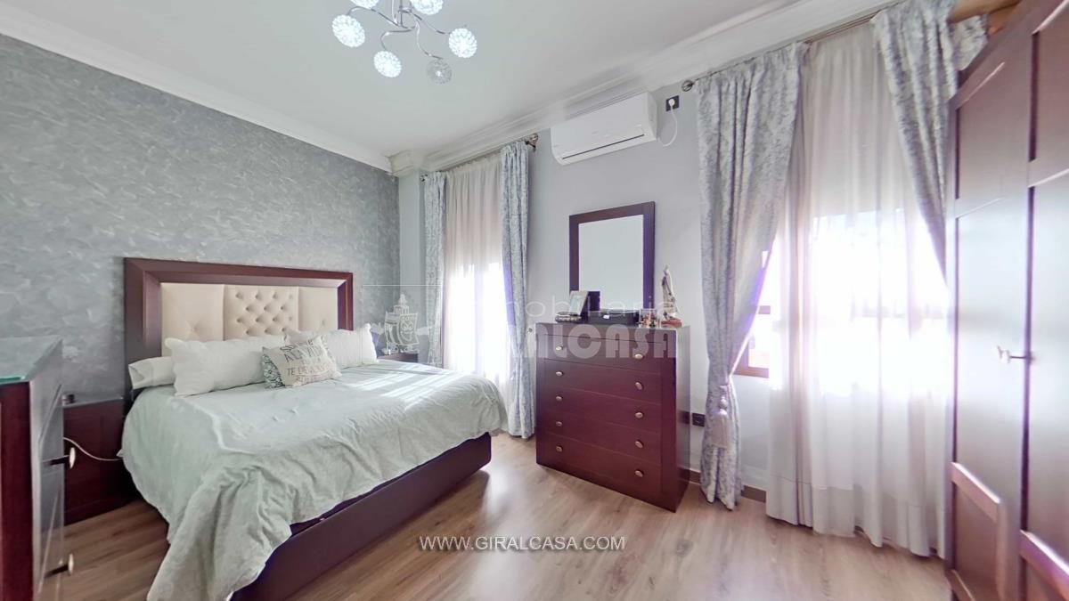 Bedroom of Flat for sale in Mairena del Alcor  with Air Conditioner, Oven and Balcony