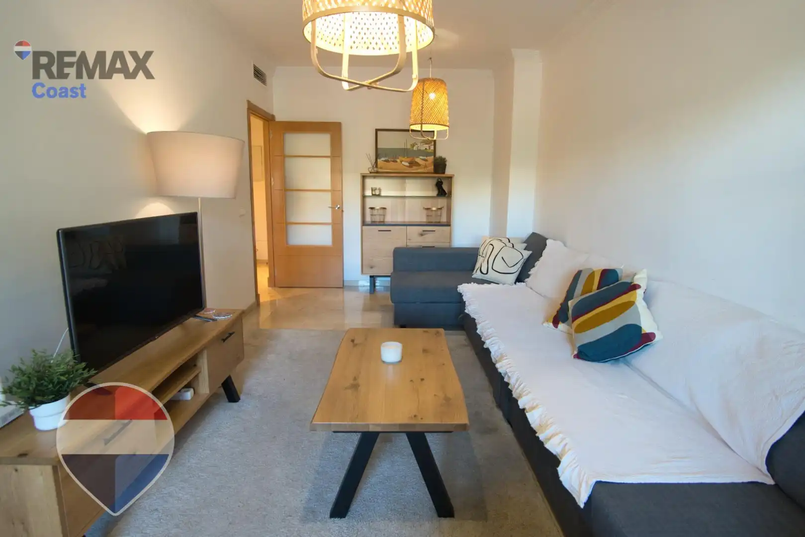 Wohnzimmer von Wohnung zum Verkauf in Benalmádena mit Klimaanlage, Privatgarten und Gemeinschaftspool