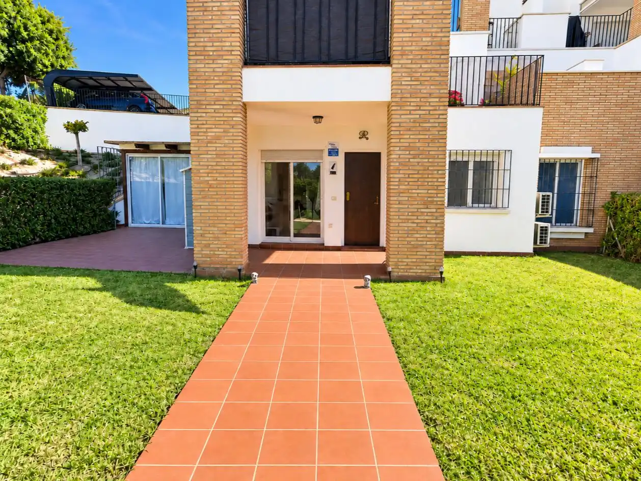 Flat with pool for sale in Calle Albardín 1