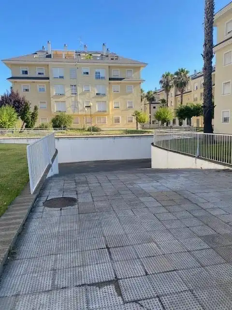 Garage zur Miete in Avenida Elvas