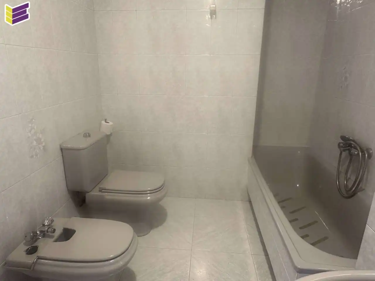 Bathroom of Flat for rent in Redondela  with Heating and Storage room