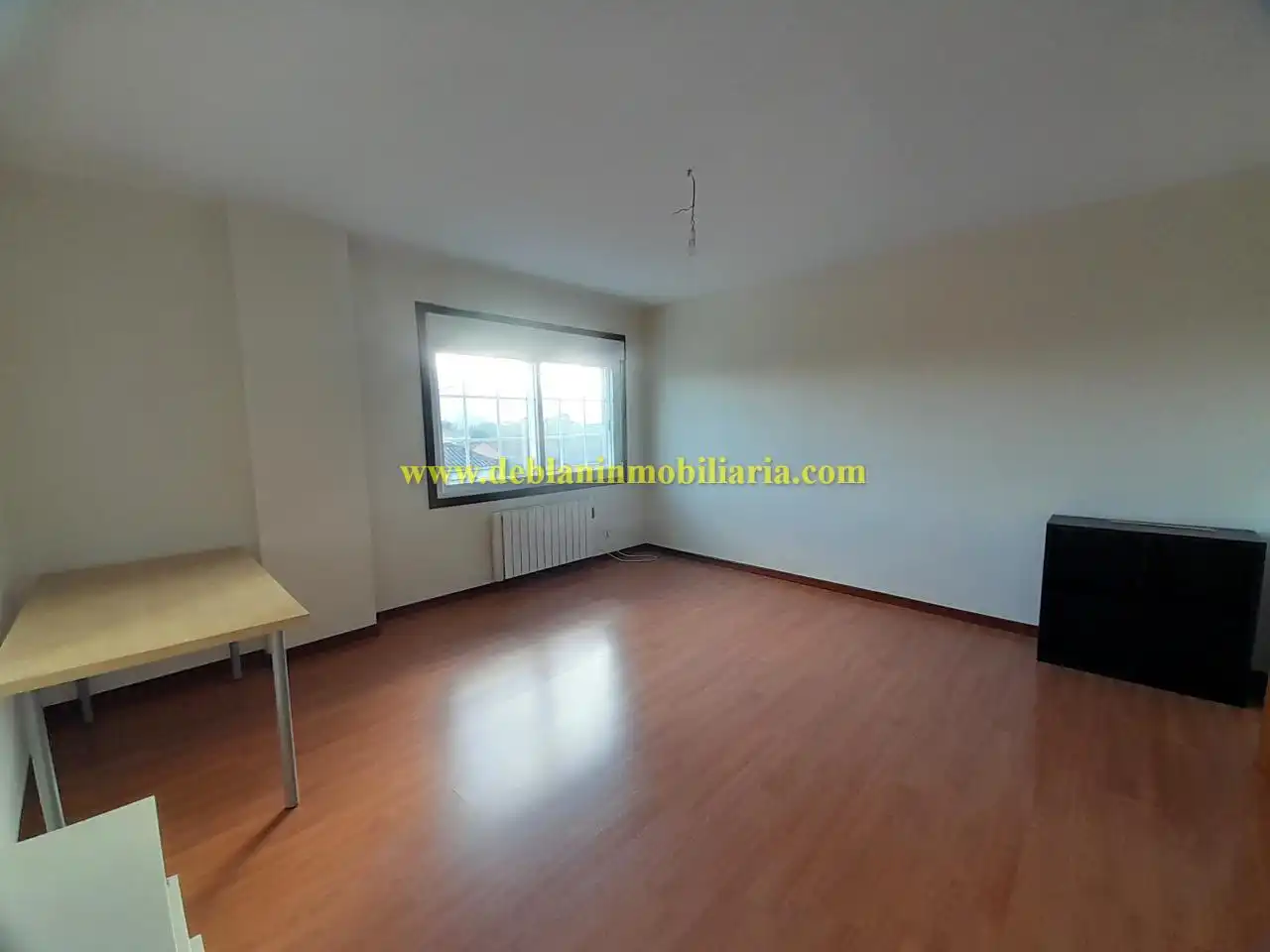 Wohnzimmer von Wohnung zur Miete in Tui mit Heizung