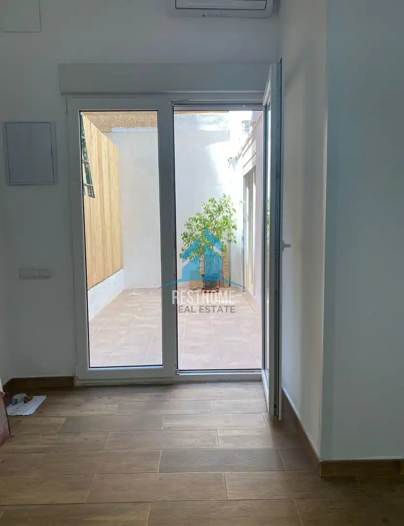 Ground floor for sale in Valencia  with Air Conditioner and Terrace