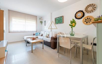 Living room of Flat for sale in Cambrils  with Air Conditioner, Terrace and Community pool