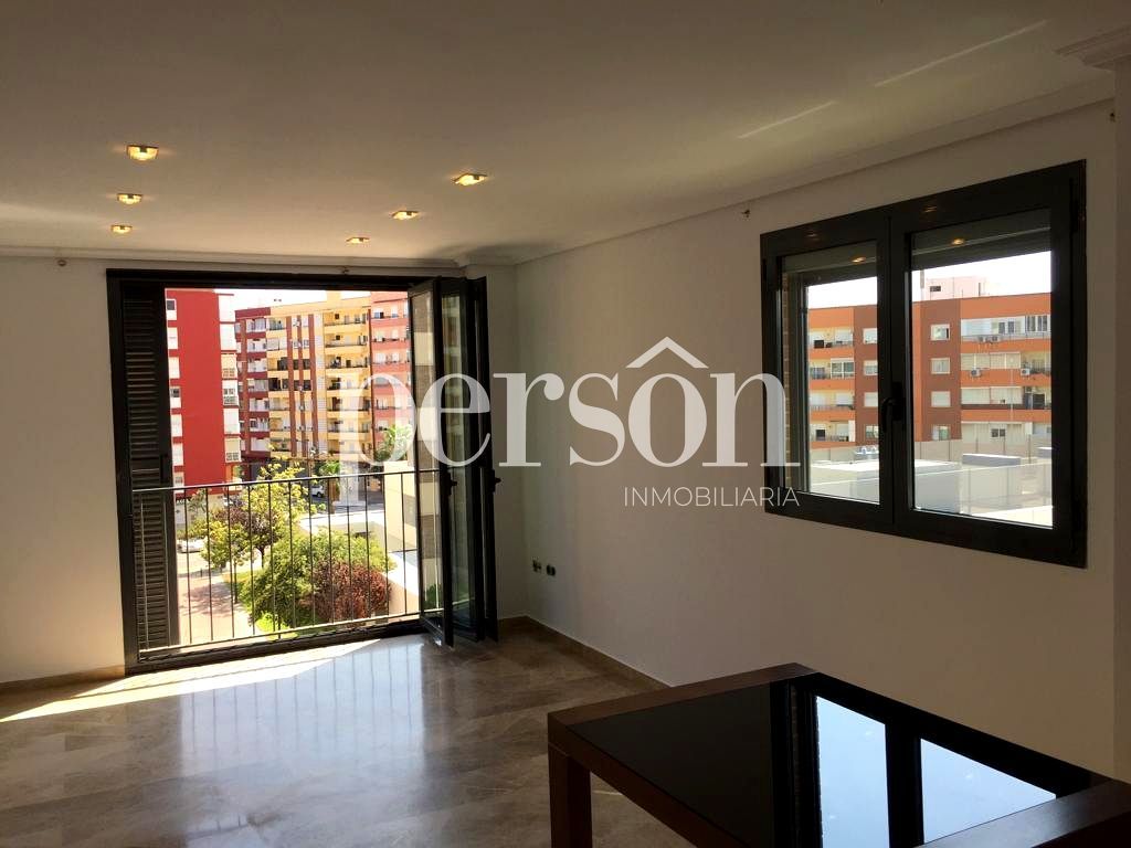Habitación de Piso de alquiler en  Valencia Capital con Aire acondicionado, Calefacción y Piscina