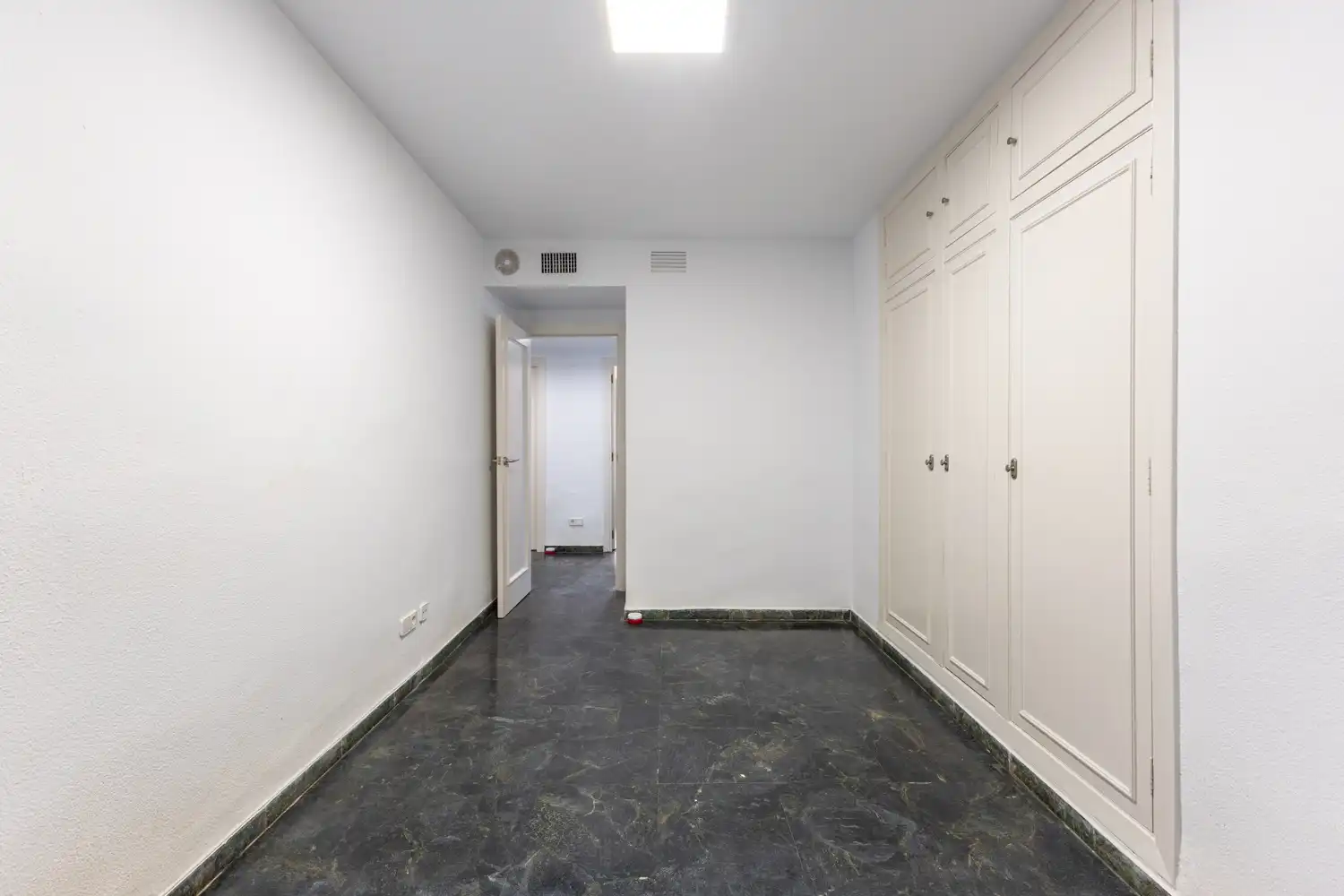 Flat for sale in Valencia  with Air Conditioner, Heating and Balcony