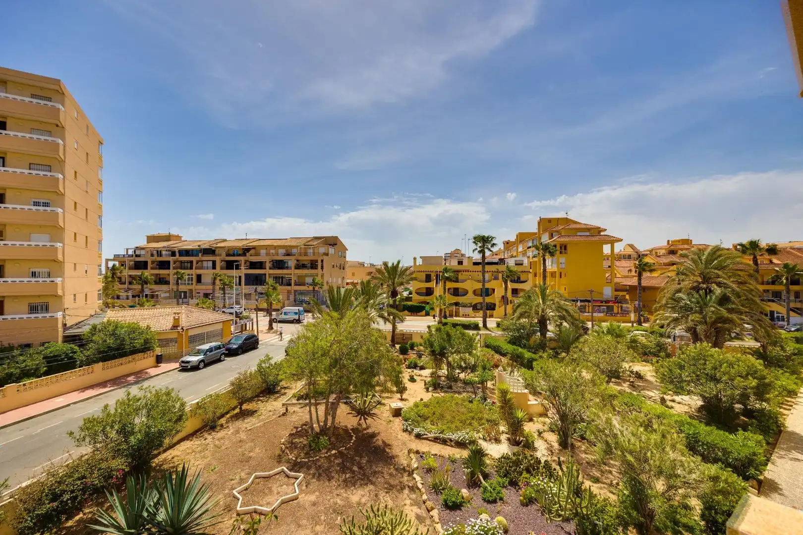 Vista exterior de Apartamento en venta en Torrevieja con Terraza y Amueblado