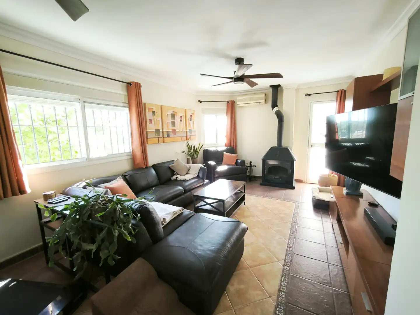 Wohnzimmer von Haus oder Chalet zum Verkauf in San Roque mit Klimaanlage, Terrasse und Schwimmbad