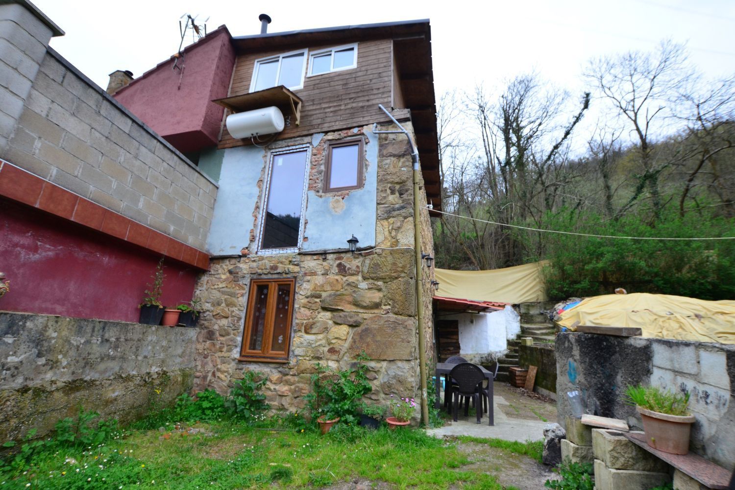 Vista exterior de Casa o xalet en venda en Riosa amb Calefacció, Terrassa i Traster
