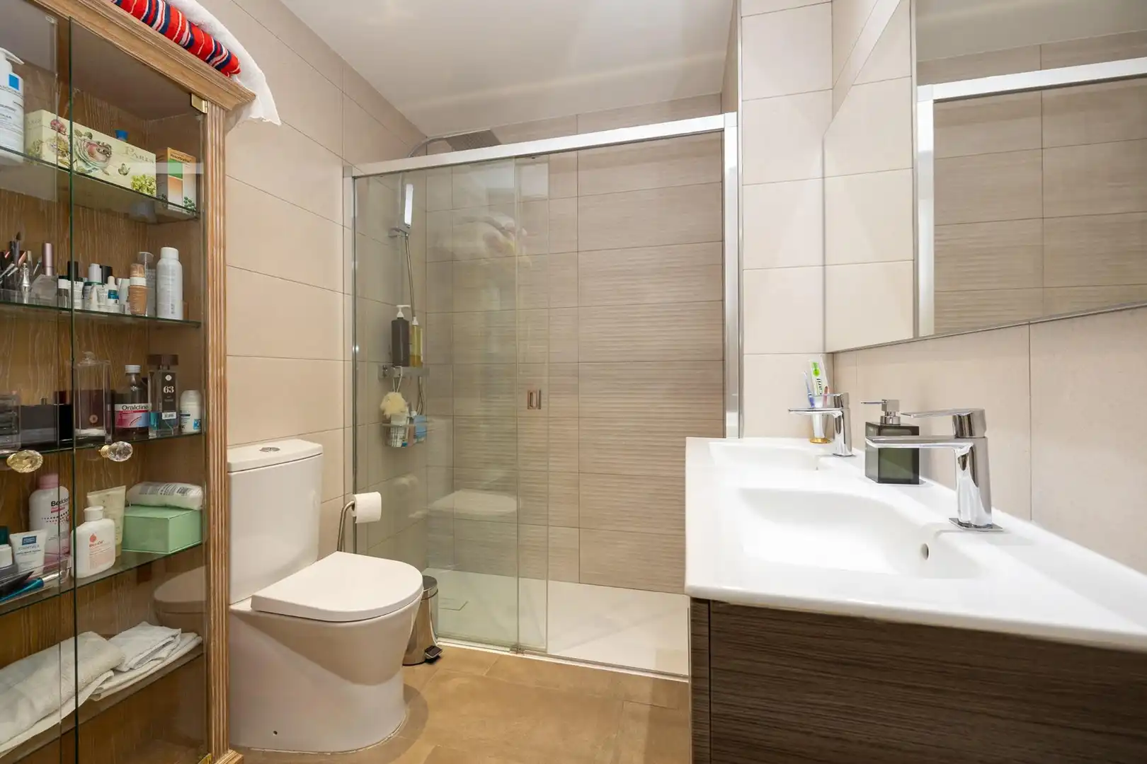 Badezimmer von Dachboden zum Verkauf in Granada mit Terrasse