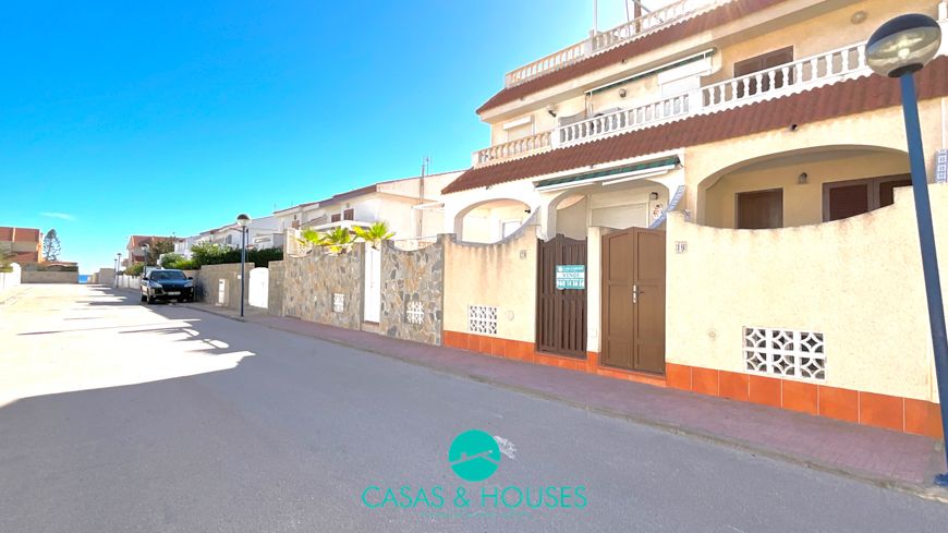 Vista exterior de Dúplex en venda en La Manga del Mar Menor amb Aire condicionat, Terrassa i Moblat