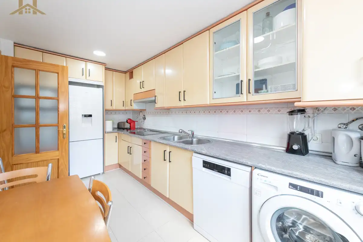 Cocina de Casa adosada en venta en Loeches con Aire acondicionado, Calefacción y Jardín privado