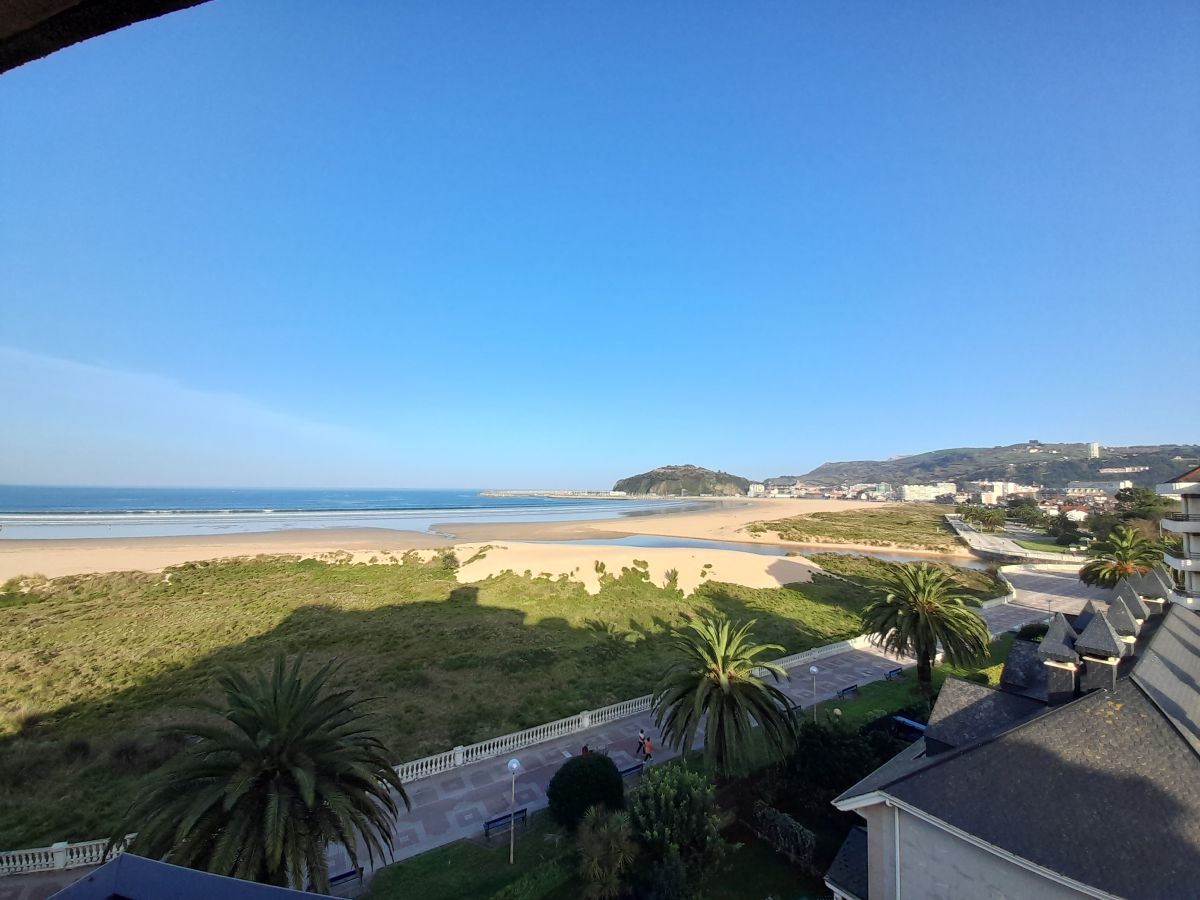 Habitación de Piso de alquiler en Laredo con Calefacción, Terraza y Amueblado