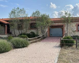 Vista exterior de Finca rústica en venda en Pelayos del Arroyo amb Calefacció i Jardí privat