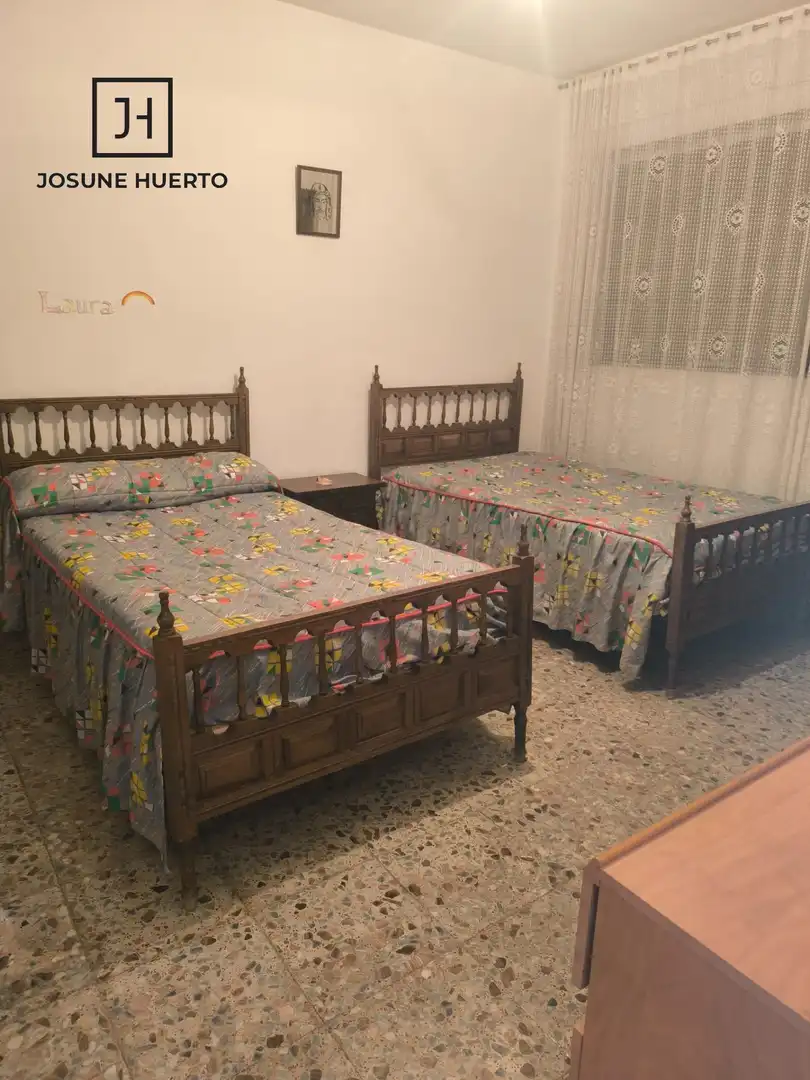Dormitori de Finca rústica en venda en Esparragosa de la Serena amb Moblat
