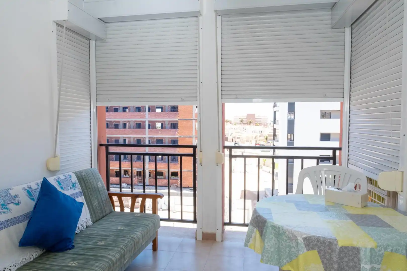 Terraza de Apartamento en venta en Torrevieja con Jardín privado, Amueblado y Piscina comunitaria