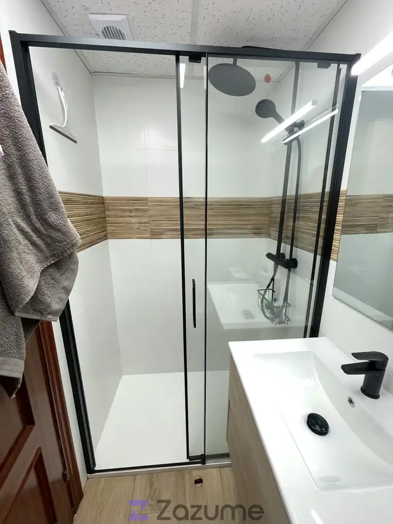 Bany de Estudi de lloguer en Oviedo  amb Aire condicionat, Calefacció i Moblat