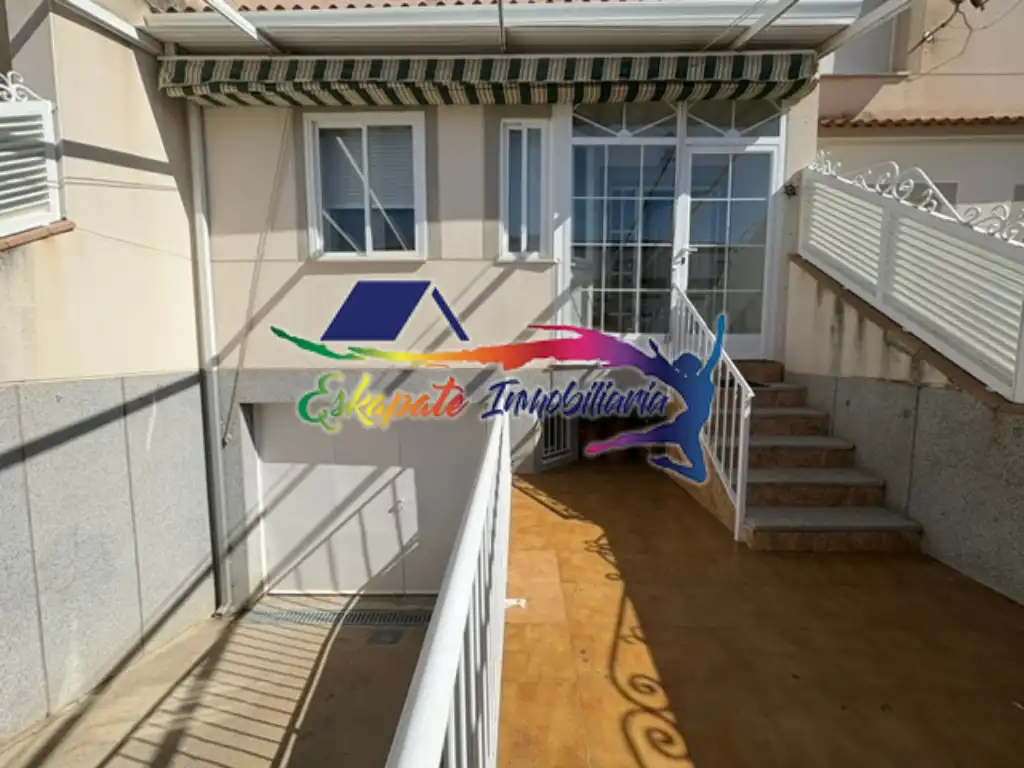 Terrasse von Einfamilien-Reihenhaus zum Verkauf in Tembleque mit Heizung