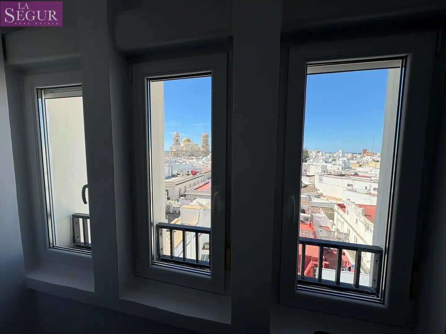 Vista exterior de Apartamento de alquiler en Cádiz con Aire acondicionado