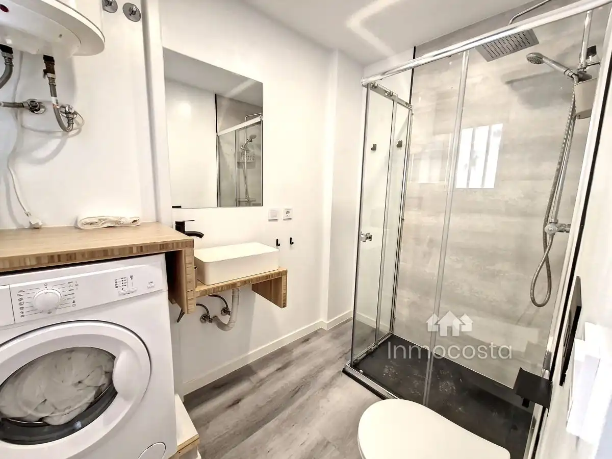 Bathroom of Flat for sale in Alicante / Alacant  with Air Conditioner and Community pool
