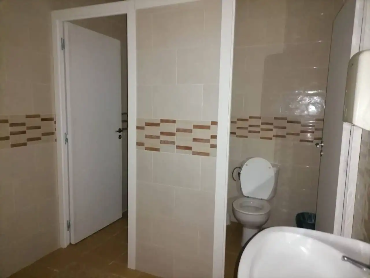 Baño de Local en venta en Fuentes de Oñoro, Salamanca