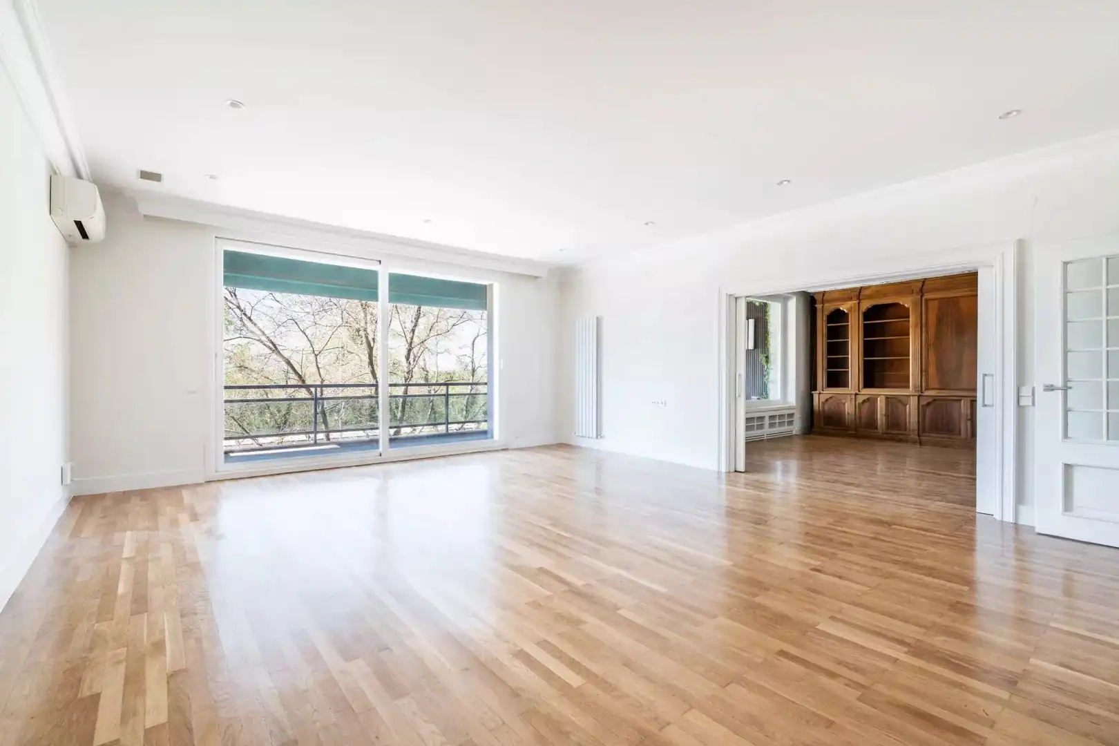 Living room of Flat for rent in  Madrid Capital  with Air Conditioner, Heating and Terrace