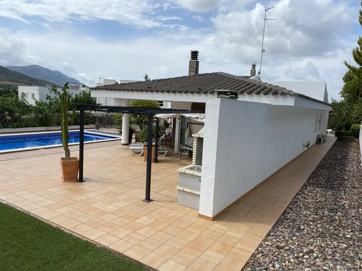 Houses for sale in Margallo, Grau - Quintanes