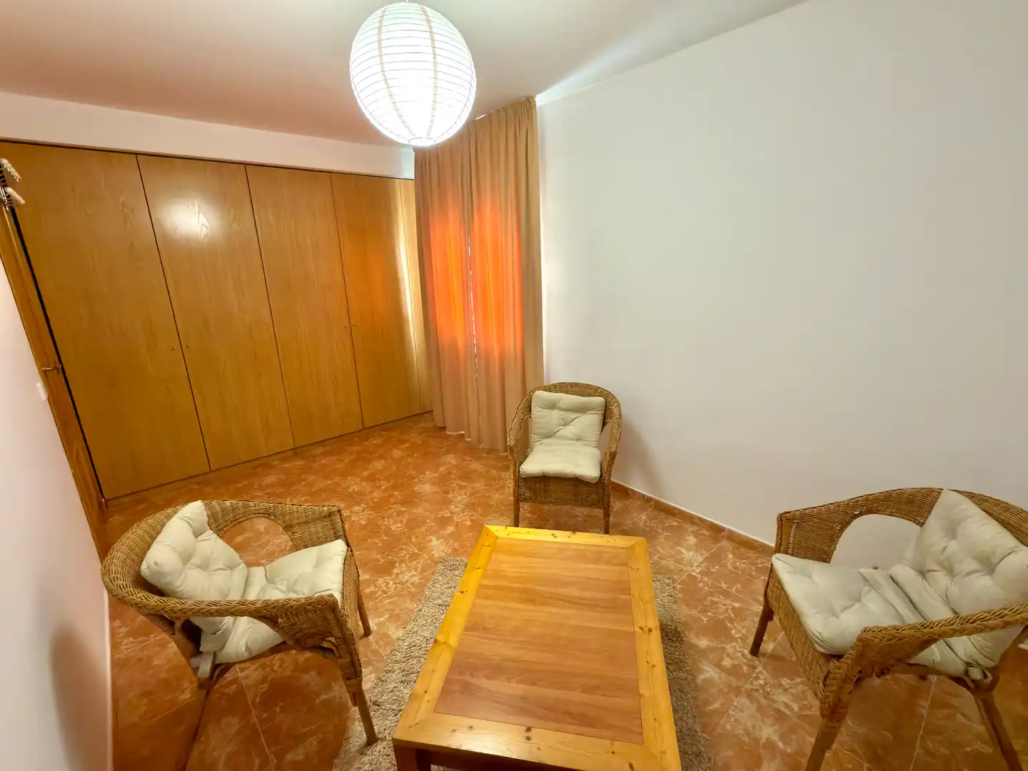Sala d'estar de Pis de lloguer en Valencia amb Aire condicionat, Moblat i Balcó