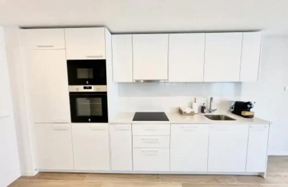 Cuina de Apartament de lloguer en Marbella amb Aire condicionat, Terrassa i Traster