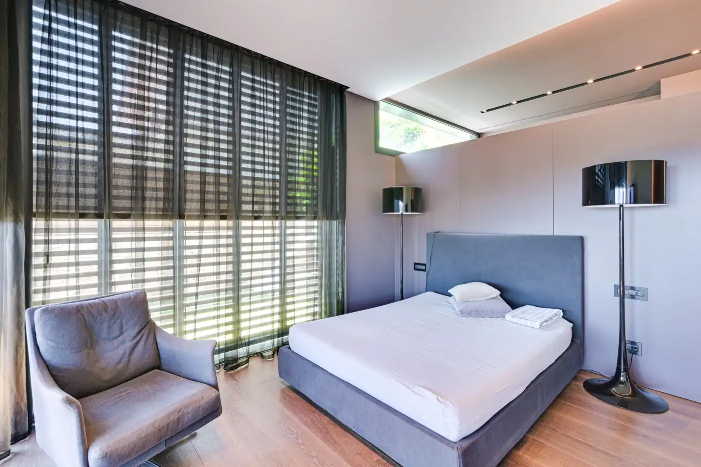 Schlafzimmer von Haus oder Chalet zum Verkauf in Lloret de Mar mit Klimaanlage, Heizung und Privatgarten