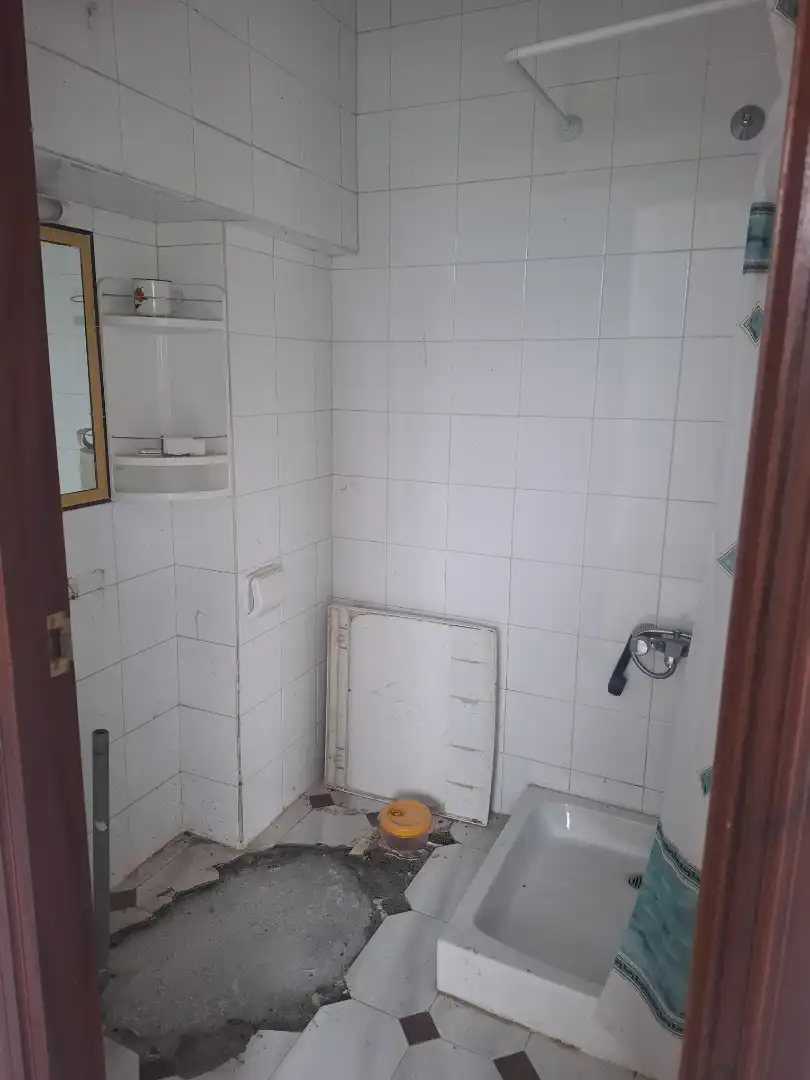 Badezimmer von Geschaftsraum zum Verkauf in Cervo mit Möbliert