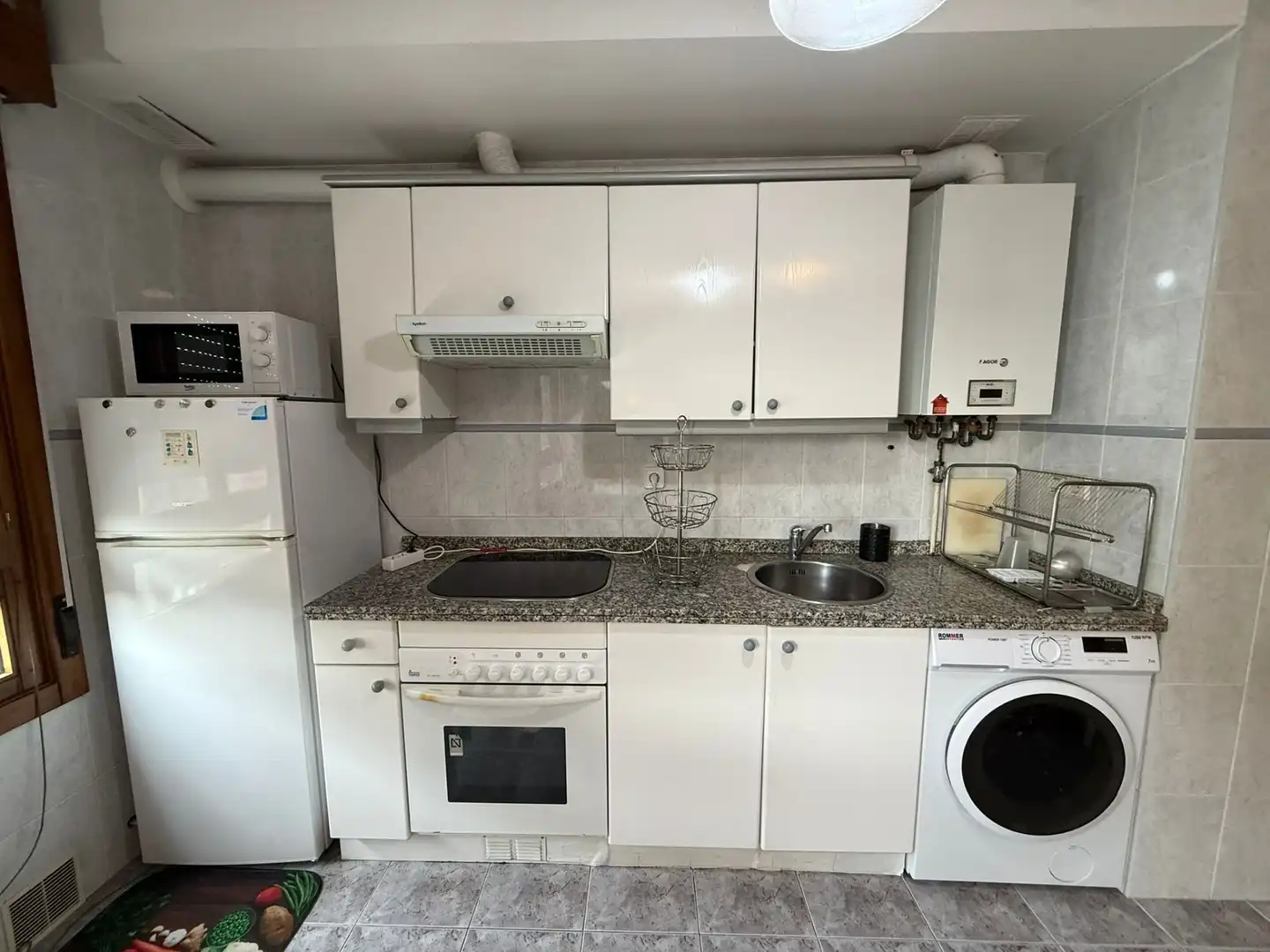 Küche von Wohnung zum Verkauf in Oviedo  mit Heizung, Abstellraum und Möbliert