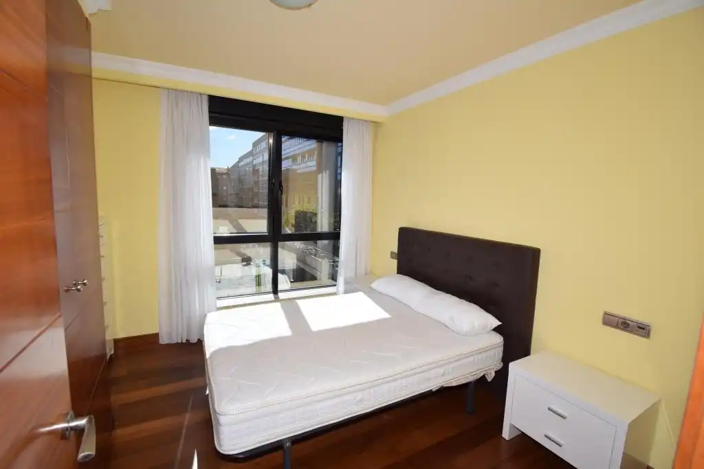 Habitación de Apartamento en venta en A Coruña Capital  con Calefacción, Trastero y Amueblado