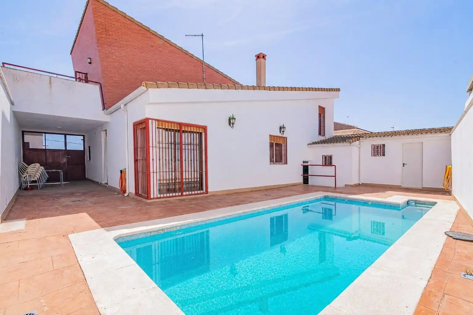 Chalet con piscina en venta en Calle de Dalí