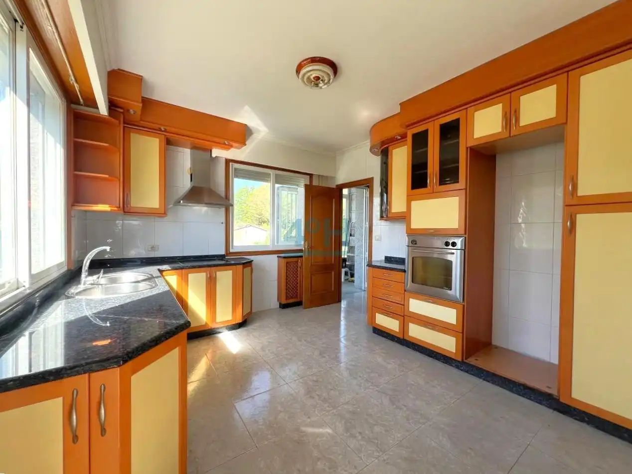 Cocina de Casa o chalet en venta en Barbadás con Calefacción, Jardín privado y Terraza